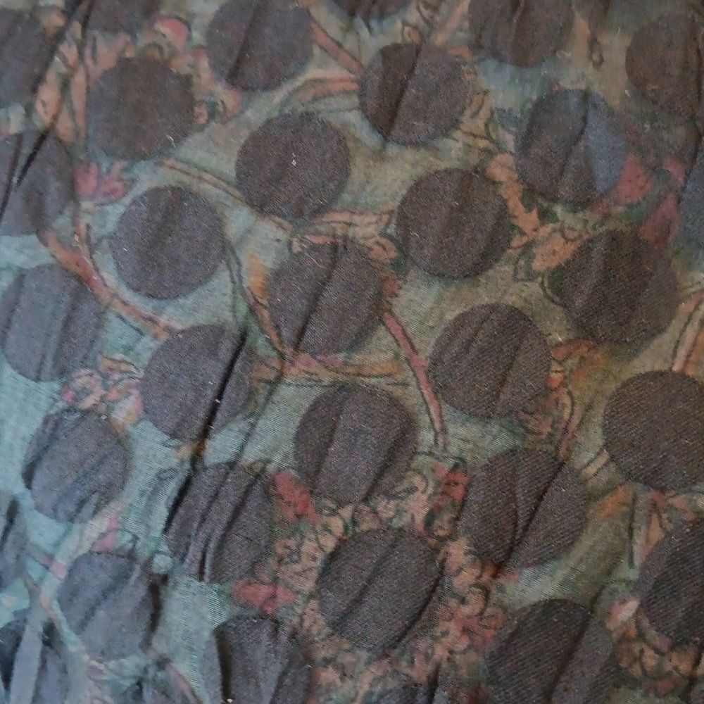 TWO Dark Scarves - Picture 7 of 8